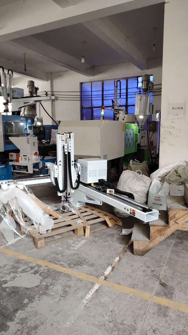 五軸機械手繼續#注塑機 #塑料機械設備 #機械手 #自動化生 - 抖音